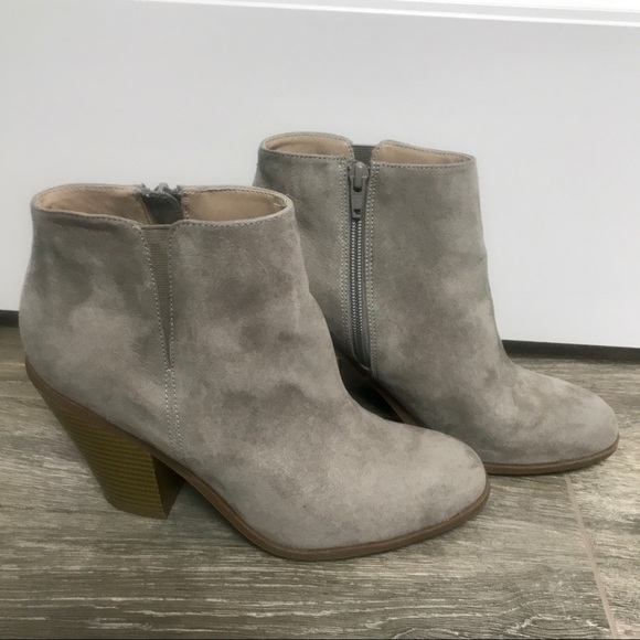 Banana Republic Factory Shoes - Banana Republic Factory Vegan Suede Booties in 7.5